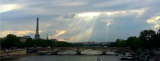 Pont de la Concorde is one of -> France.