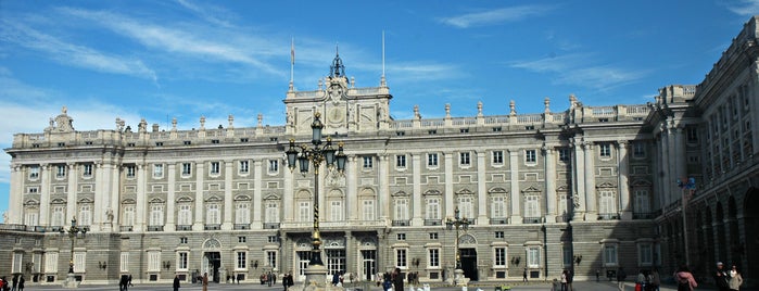 Palácio Real de Madri is one of -> Spain.