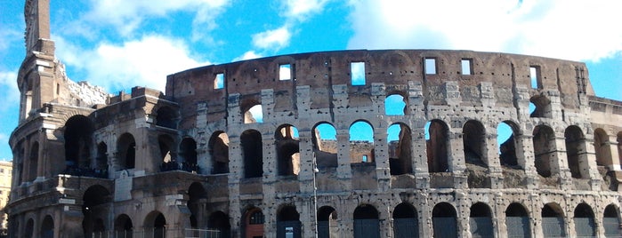 Coliseo is one of -> Italy.