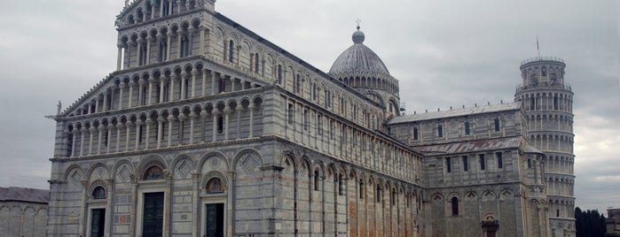 Piazza del Duomo (Piazza dei Miracoli) is one of -> Italy.