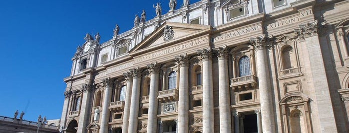 Basilique Saint-Pierre du Vatican is one of -> Italy.