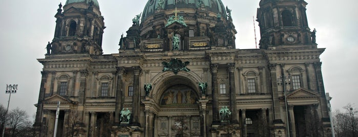 Catedral de Berlim is one of -> Germany.