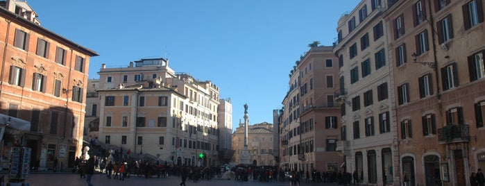 Plaza de España is one of -> Italy.