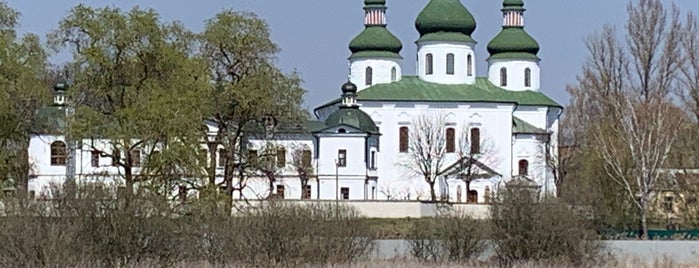 Георгіївський Данiвський жіночий монастир is one of Козелец.