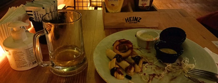 Khoffner Pub is one of Posti che sono piaciuti a Gökhan.