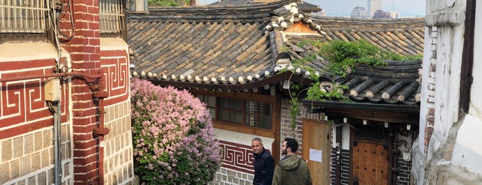 Bukchon Hanok Village is one of Odile’s Liked Places.