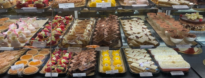 Porto's Bakery & Cafe is one of Locais curtidos por Odile.