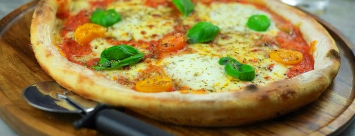 Enzo's Pizzeria is one of Posti che sono piaciuti a Valentina.