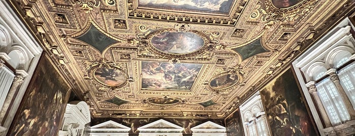 Scuola Grande di San Rocco is one of Venise visit.