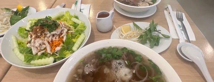 Phở Hòa is one of Dinさんの保存済みスポット.