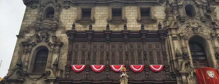 Plaza Mayor de Lima is one of สถานที่ที่ Carlota ถูกใจ.