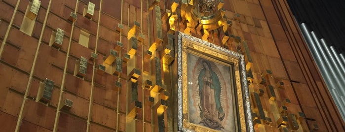 Basílica de Santa María de Guadalupe is one of สถานที่ที่ Carlota ถูกใจ.