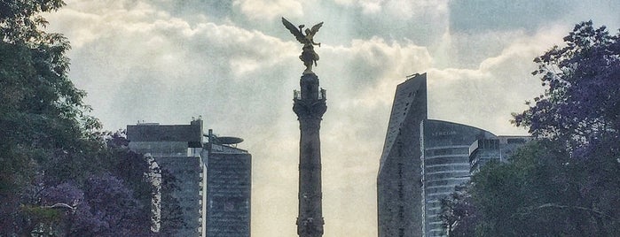 Monumento a la Independencia is one of Locais curtidos por Carlota.