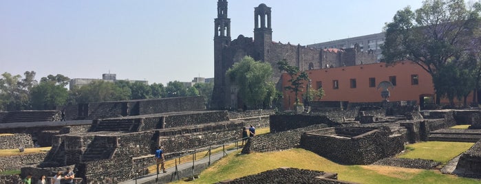 Plaza de las Tres Culturas is one of Lugares favoritos de Carlota.