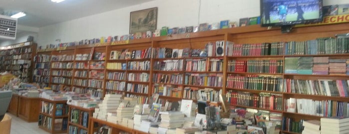 Libreria Kosmos is one of Libros y café..
