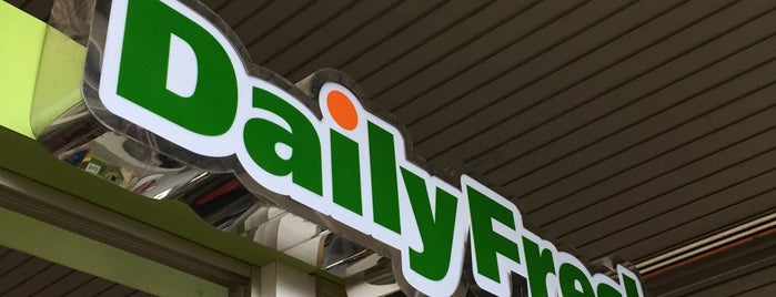 Daily Fresh is one of สถานที่ที่ Tracy ถูกใจ.