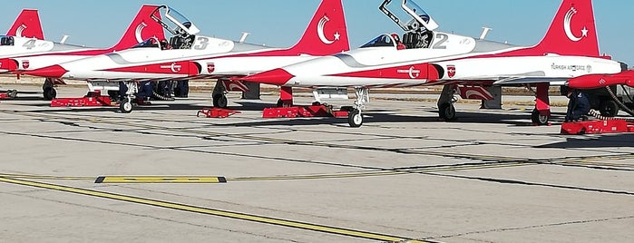1'inci Ana Jet Üs Komutanlığı is one of Askerî Havaalanları.