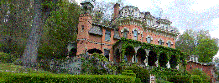 Libations Lounge at the Harry Packer Mansion is one of สถานที่ที่บันทึกไว้ของ Lizzie.