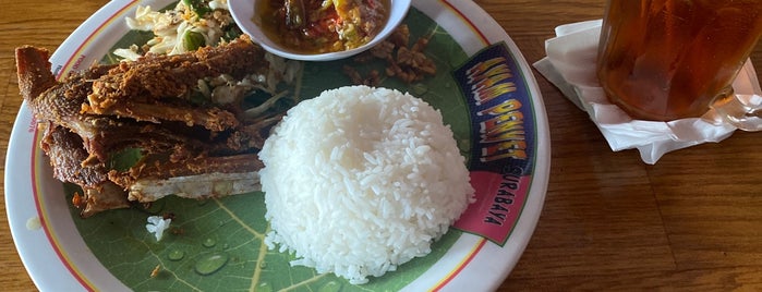 Ayam Penyet Surabaya & Bakar KQ5 is one of Top 5 dinner spots in Medan, Indonesia.