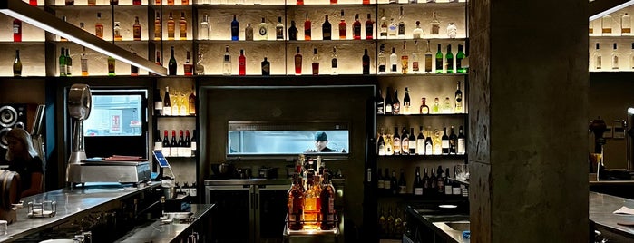 Bar Trafalgar is one of Césarさんの保存済みスポット.