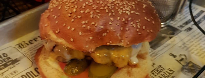 Budapest Burger Company is one of สถานที่ที่ Kayihan ถูกใจ.