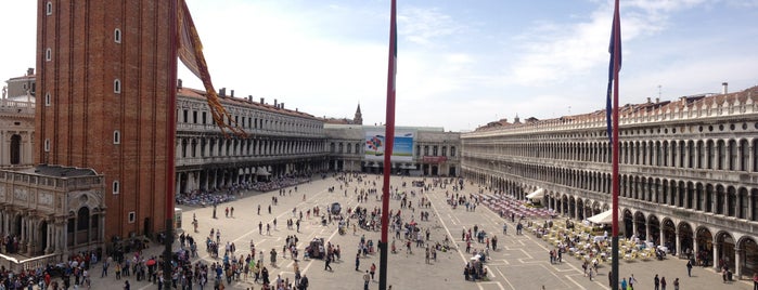 Piazza San Marco is one of Tempat yang Disukai Cristian.