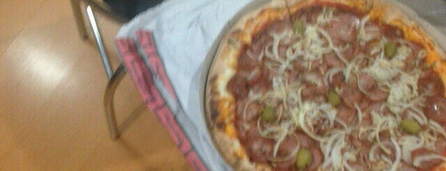 Pizzaria Del Col is one of Posti che sono piaciuti a Steinway.