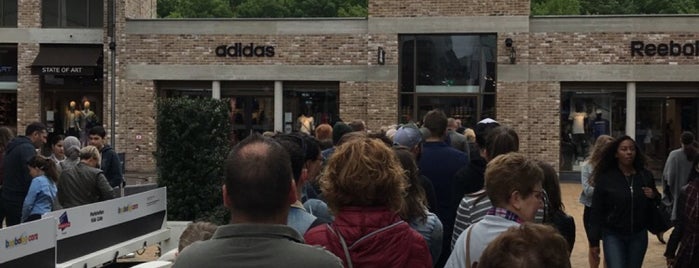 Adidas & Reebok Outlet Store is one of Antwerpen.