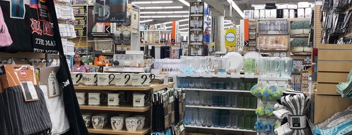 Bed Bath & Beyond is one of Lugares favoritos de Riann.