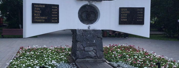 Памятник в честь городов-побратимов Мурманска is one of Dmitriy 님이 좋아한 장소.