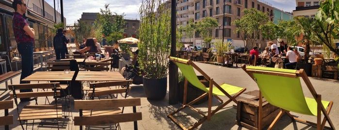 Les Petites Gouttes is one of Les meilleures terrasses et rooftops de Paris.