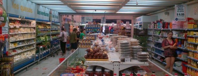 Supermercado Emilio Luque is one of Supermercados en San Miguel de Tucuman.