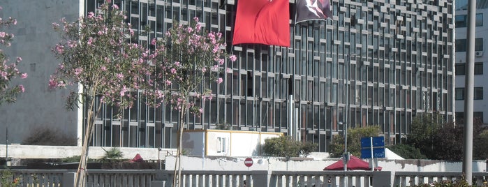 Taksim Meydanı is one of sultanahmet meydanı.