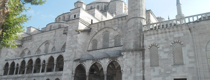 Tarihi Eminönü Balık Ekmek is one of sultanahmet meydanı.