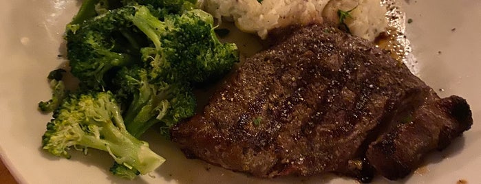 Applebee's Grill + Bar is one of The 15 Best Places for Broccoli in Las Vegas.