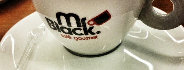 Mr. Black Café Gourmet is one of Meus lugares.