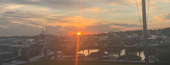 Sag Harbor Cove Yacht Club is one of สถานที่ที่ Joseph ถูกใจ.