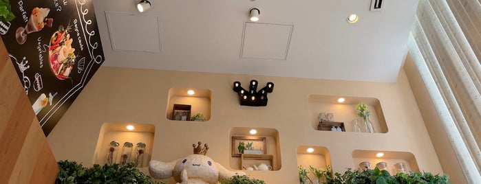 Cinnamoroll Cafe is one of キャラクター.