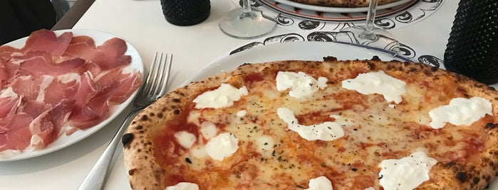 Forno d’Oro is one of The 15 Best Places for Pizza in Lisbon.