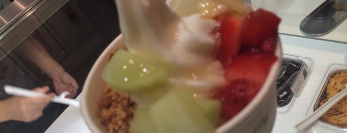 Pinkberry is one of いぬマン.