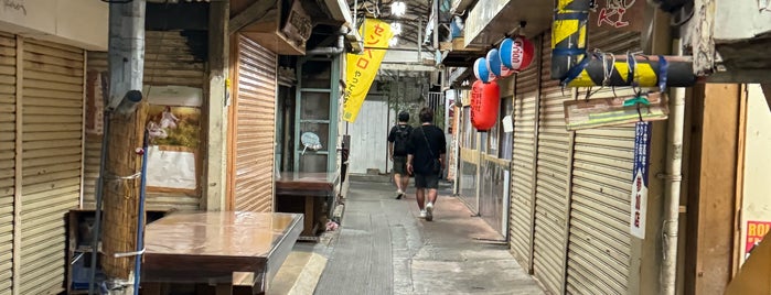 Sakaemachi Market is one of 沖縄.