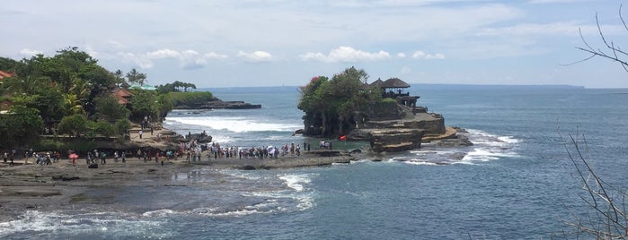 Pantai Tanah Lot is one of Nicholeさんの保存済みスポット.