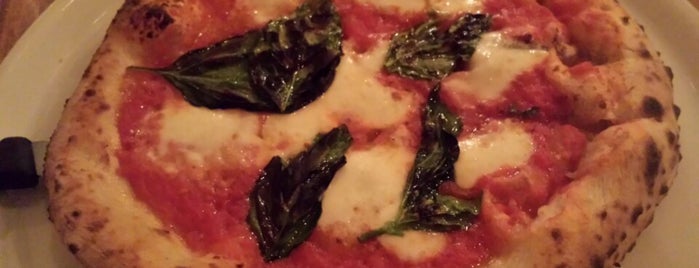 Bivio Pizza Napoletana is one of Tempat yang Disimpan Lizzie.