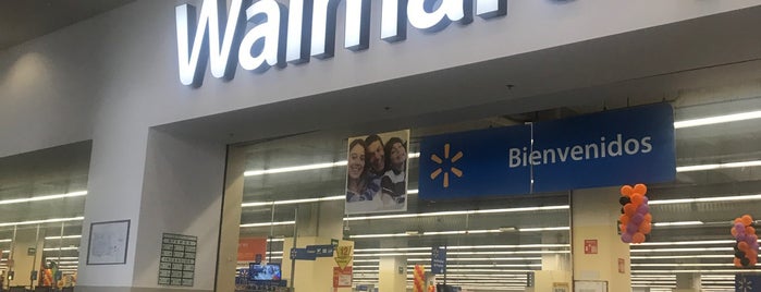 Walmart is one of Everardoさんのお気に入りスポット.
