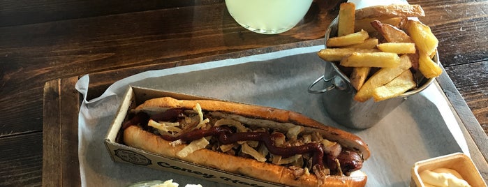 Coney Hot Dog is one of Lugares favoritos de Maru.
