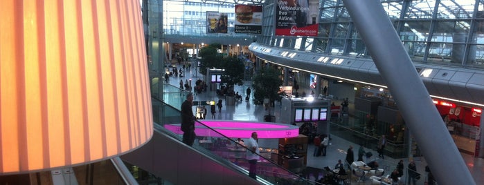 Düsseldorf Airport (DUS) is one of สถานที่ที่บันทึกไว้ของ Amby.