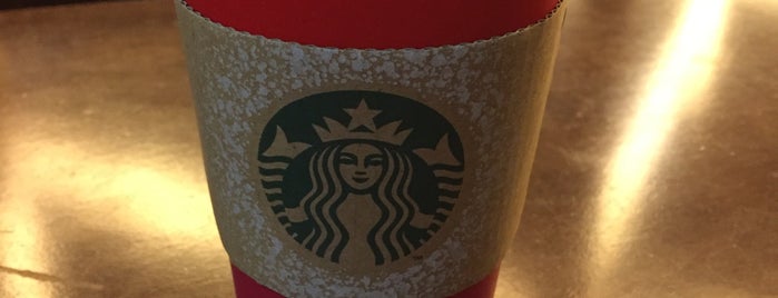 Starbucks is one of Stefanさんのお気に入りスポット.