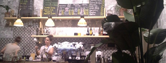 La Bohème Café is one of Tempat yang Disukai Maik.