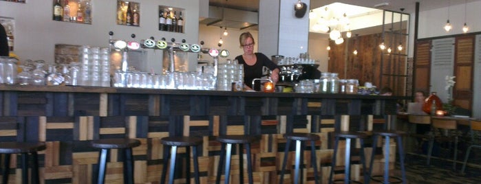 Café Vrijdag is one of Tempat yang Disukai Ralf.