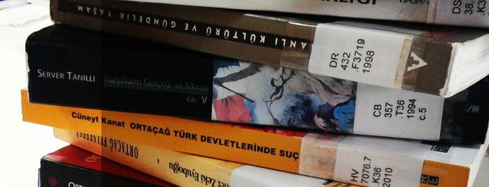 Balıkesir Üniversitesi Kütüphane is one of Özlem'in Beğendiği Mekanlar.